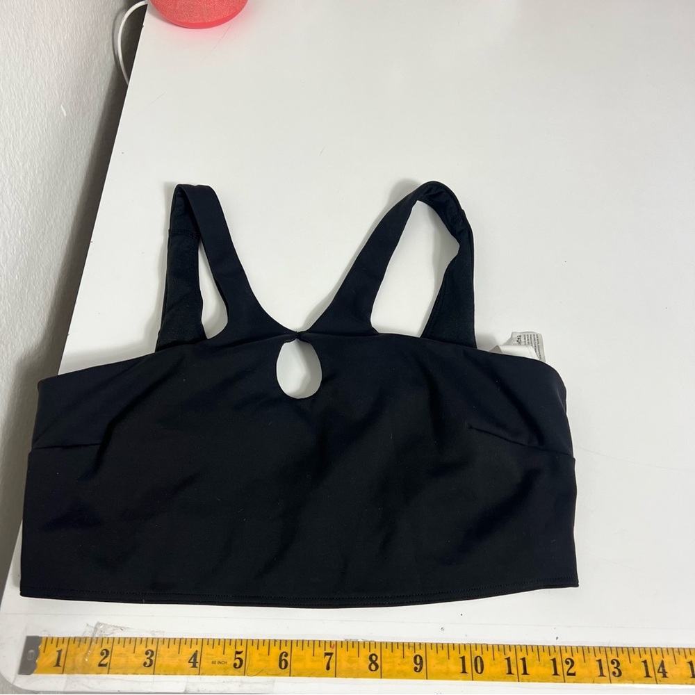 Lululemon SmoothCover
Front Cut-Out Yoga Bra *Light
Support Size 6 NWOT - Picture 5 of 8
